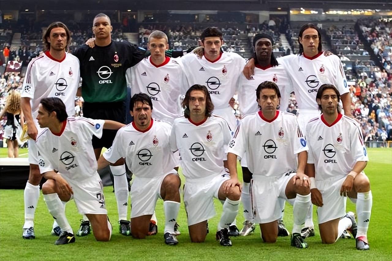 AC米兰队史今天：2003年又一位马尔蒂尼队长为米兰高举欧冠奖杯（5月28日）