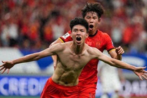 留洋反转！王钰栋拒曼城百万年薪，范志毅牵线法甲中资队