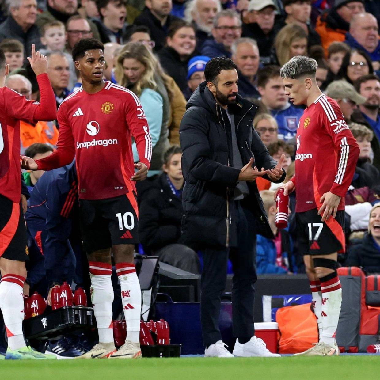 曼联停售三人球衣预示必离队！拉什福德恐卖不掉，只肯为巴萨降薪